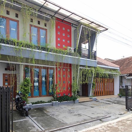 Reddoorz Near Hartono Mall Kejayan Екстер'єр фото
