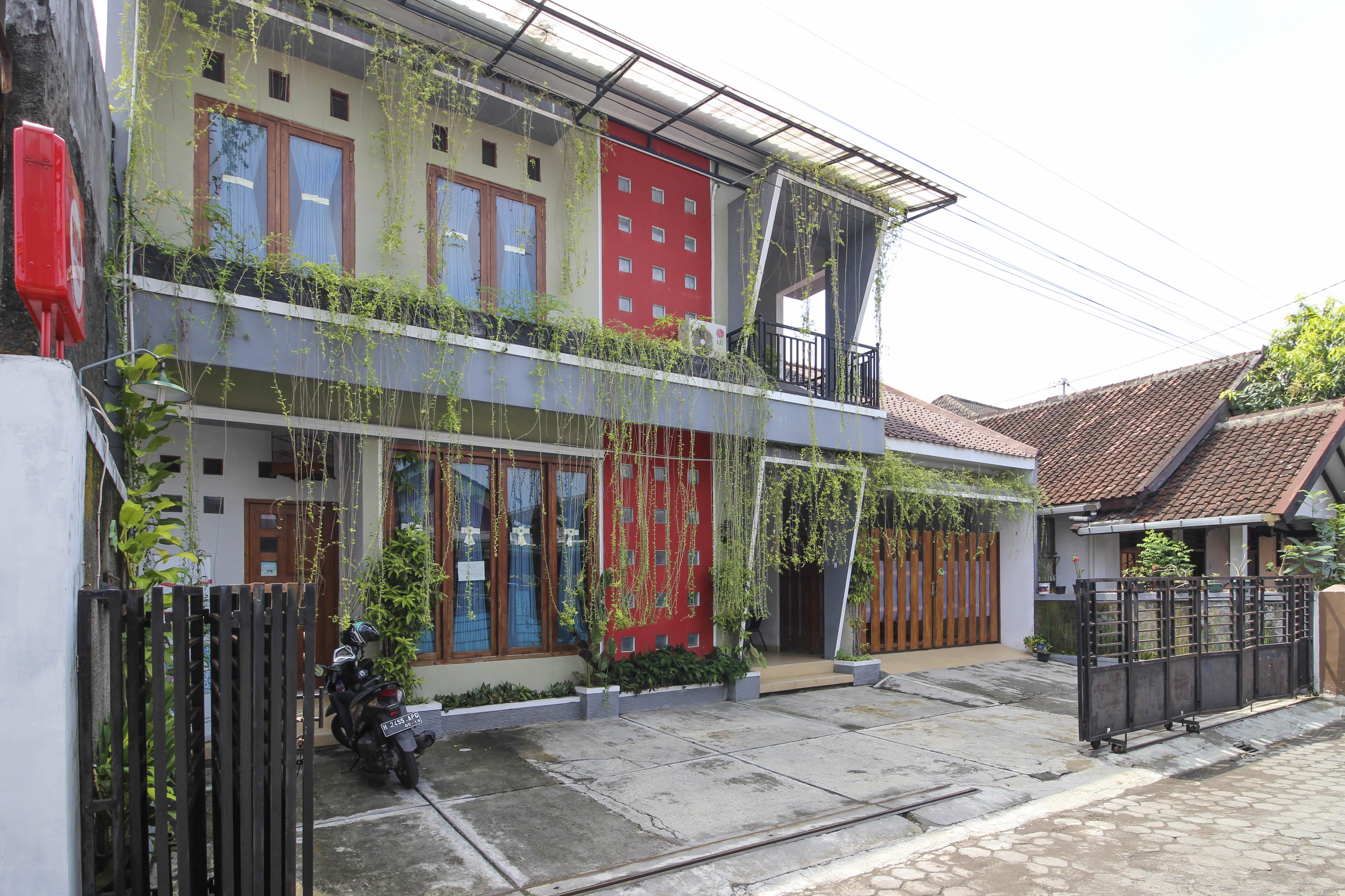 Reddoorz Near Hartono Mall Kejayan Екстер'єр фото