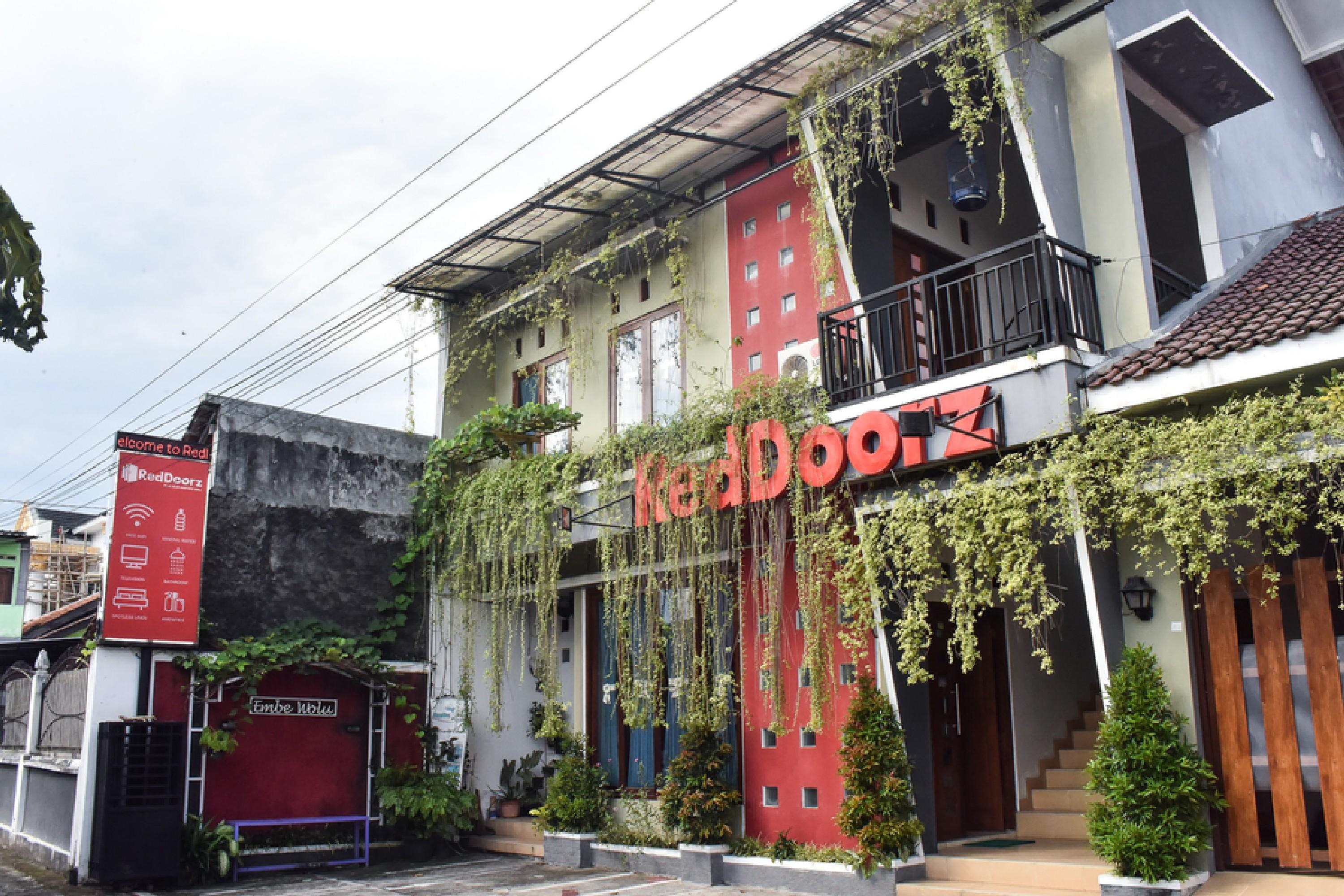 Reddoorz Near Hartono Mall Kejayan Екстер'єр фото
