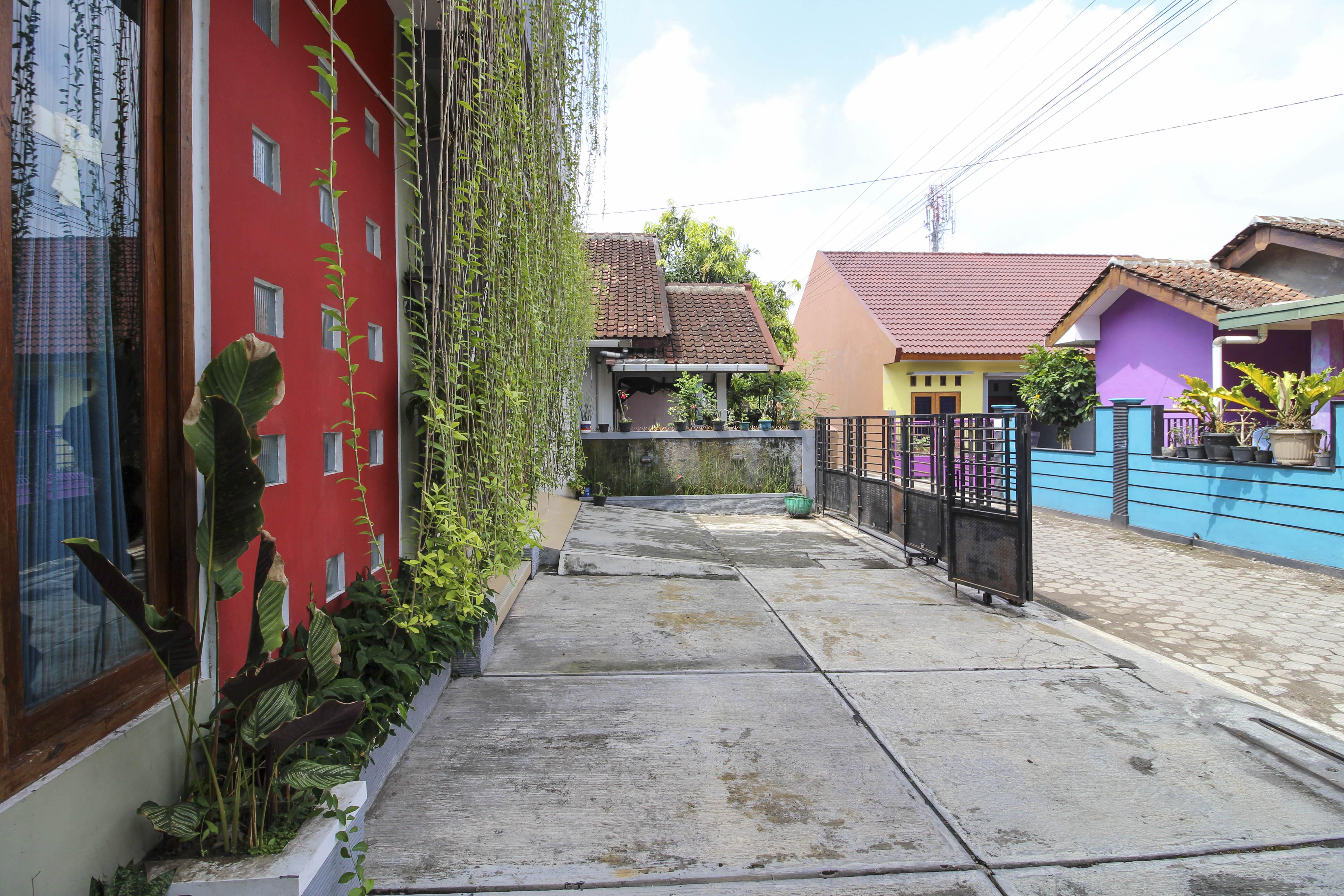Reddoorz Near Hartono Mall Kejayan Екстер'єр фото
